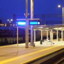 Lukow-train-station-platform-by-night-170716
